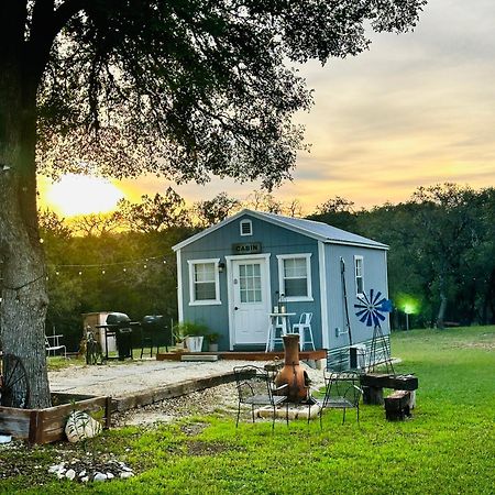 Tiny House - Our Little Piece Of Paradise Lakehills 外观 照片