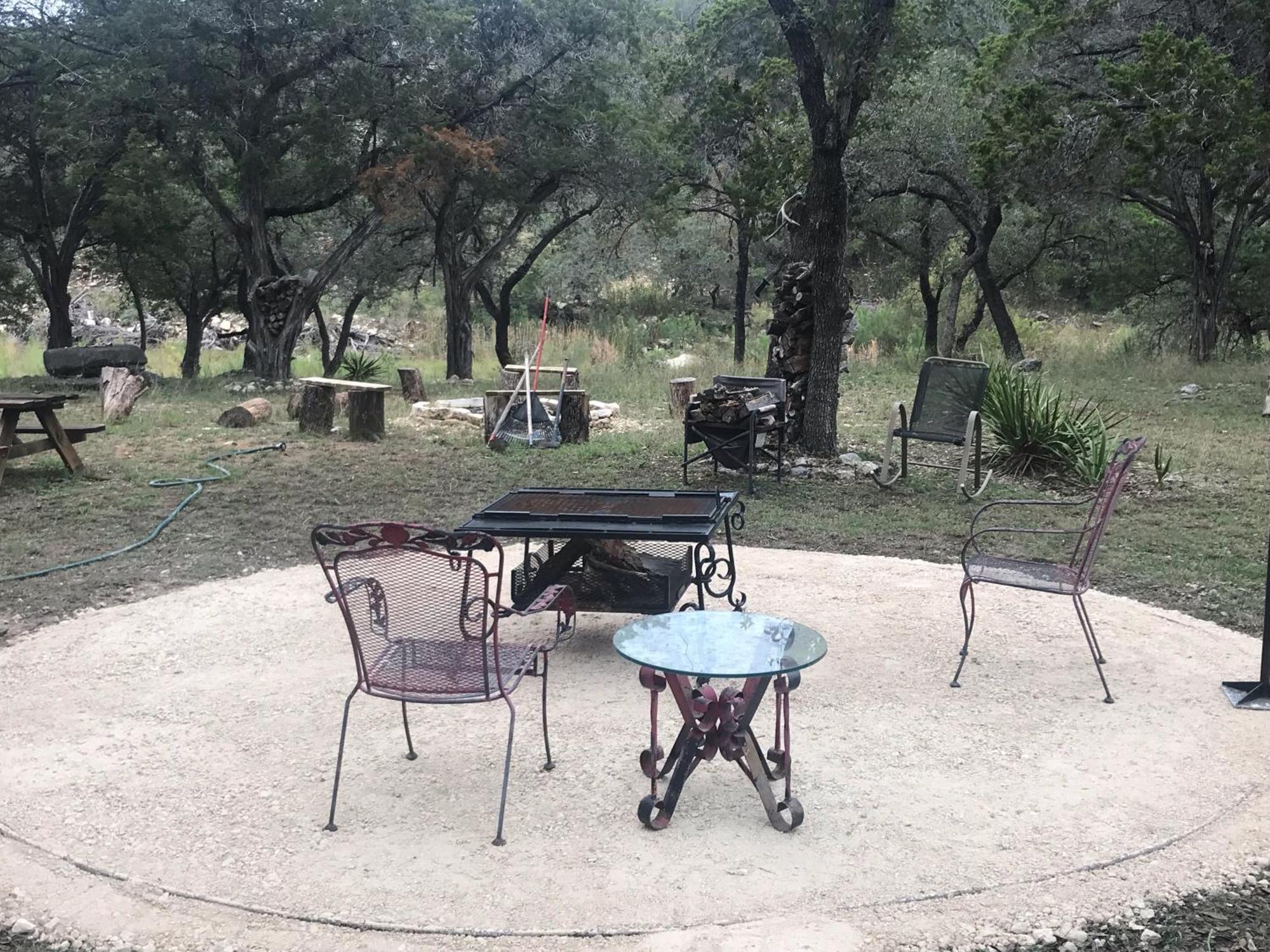Tiny House - Our Little Piece Of Paradise Lakehills 外观 照片