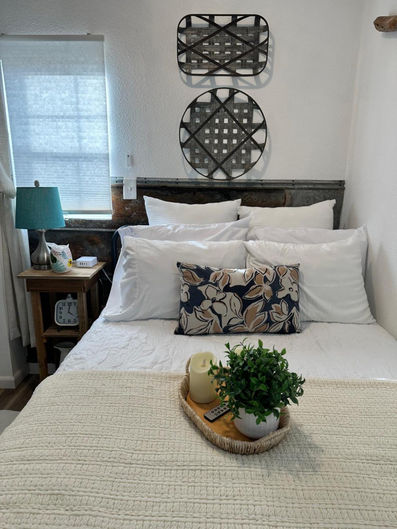 Tiny House - Our Little Piece Of Paradise Lakehills 外观 照片