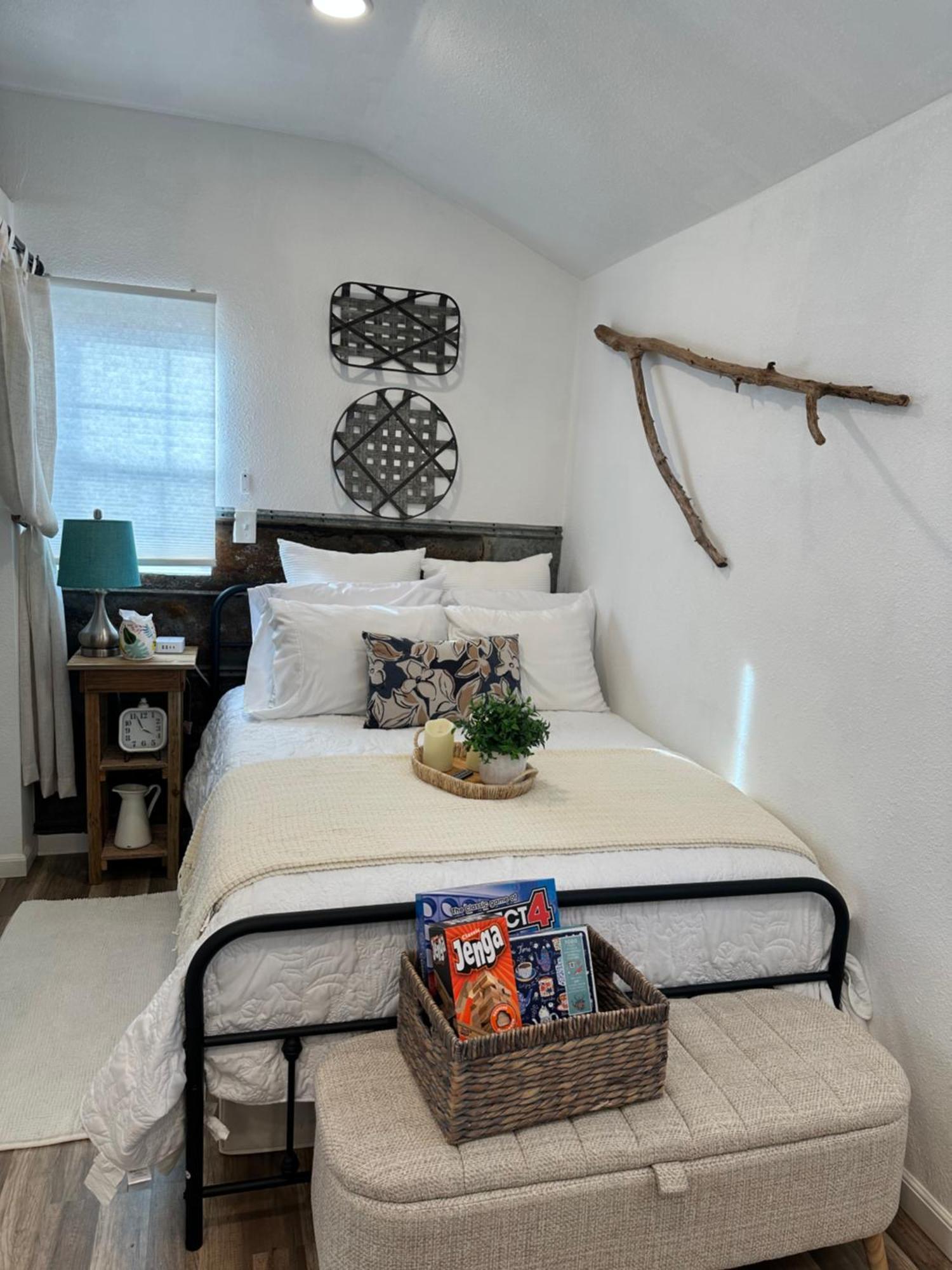 Tiny House - Our Little Piece Of Paradise Lakehills 外观 照片