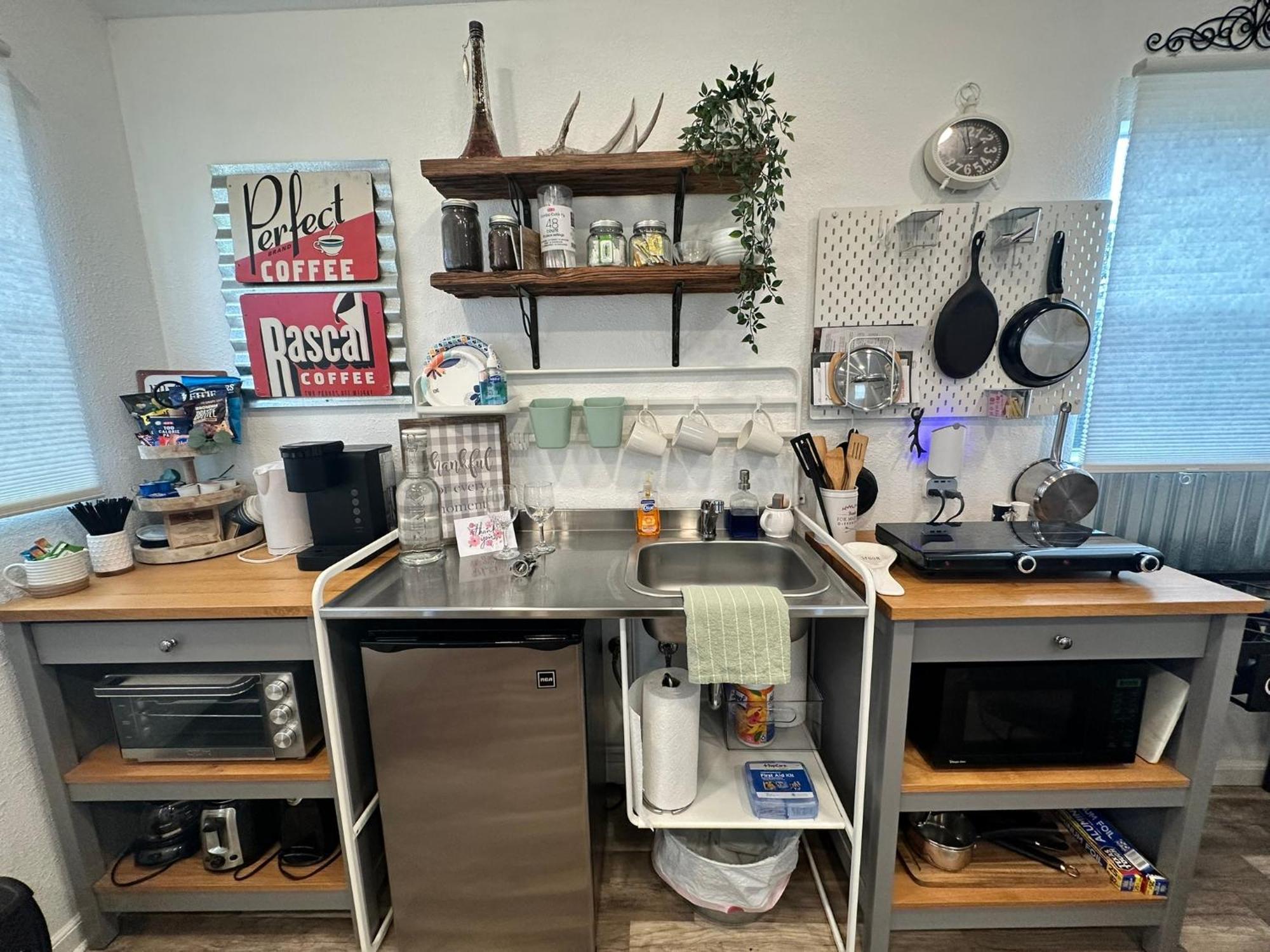 Tiny House - Our Little Piece Of Paradise Lakehills 外观 照片