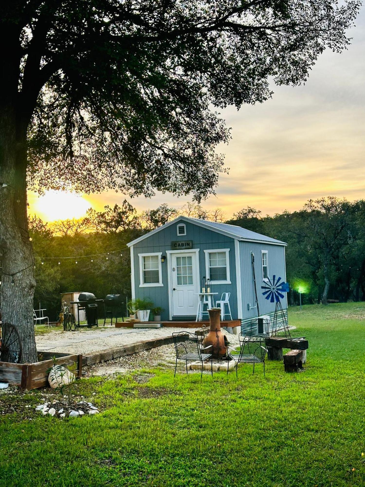 Tiny House - Our Little Piece Of Paradise Lakehills 外观 照片