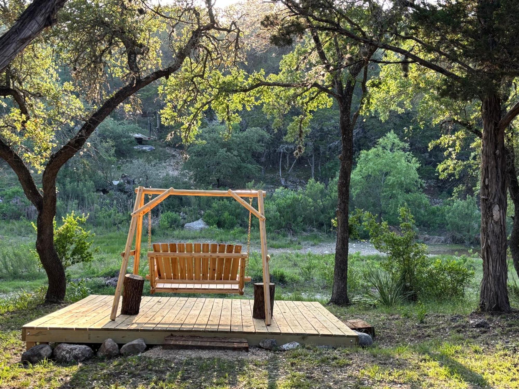 Tiny House - Our Little Piece Of Paradise Lakehills 外观 照片