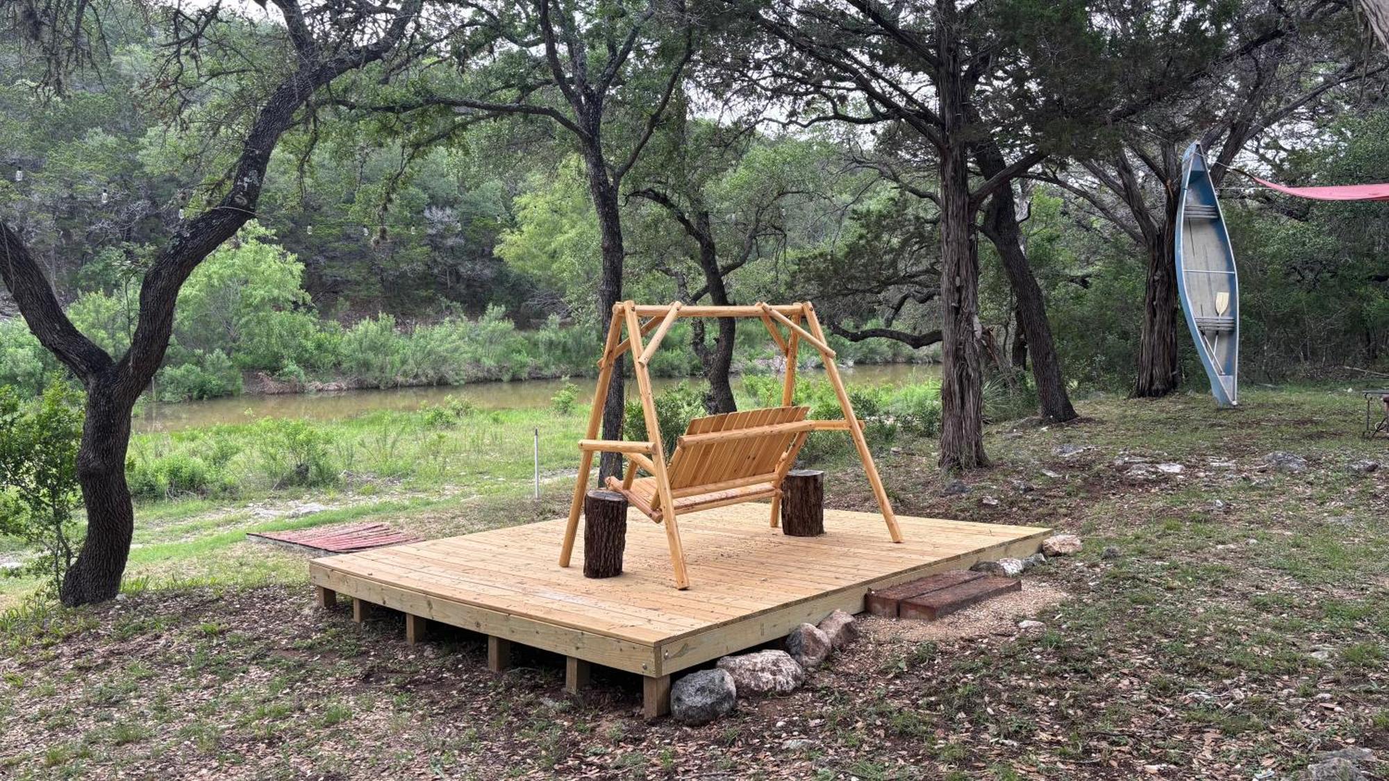 Tiny House - Our Little Piece Of Paradise Lakehills 外观 照片