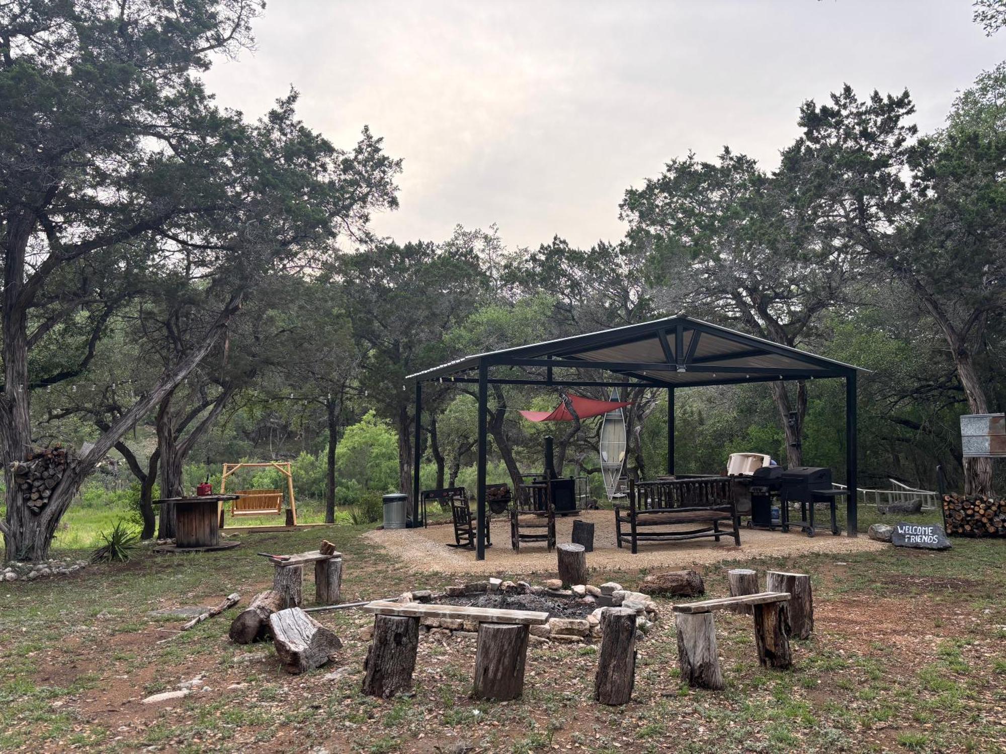 Tiny House - Our Little Piece Of Paradise Lakehills 外观 照片