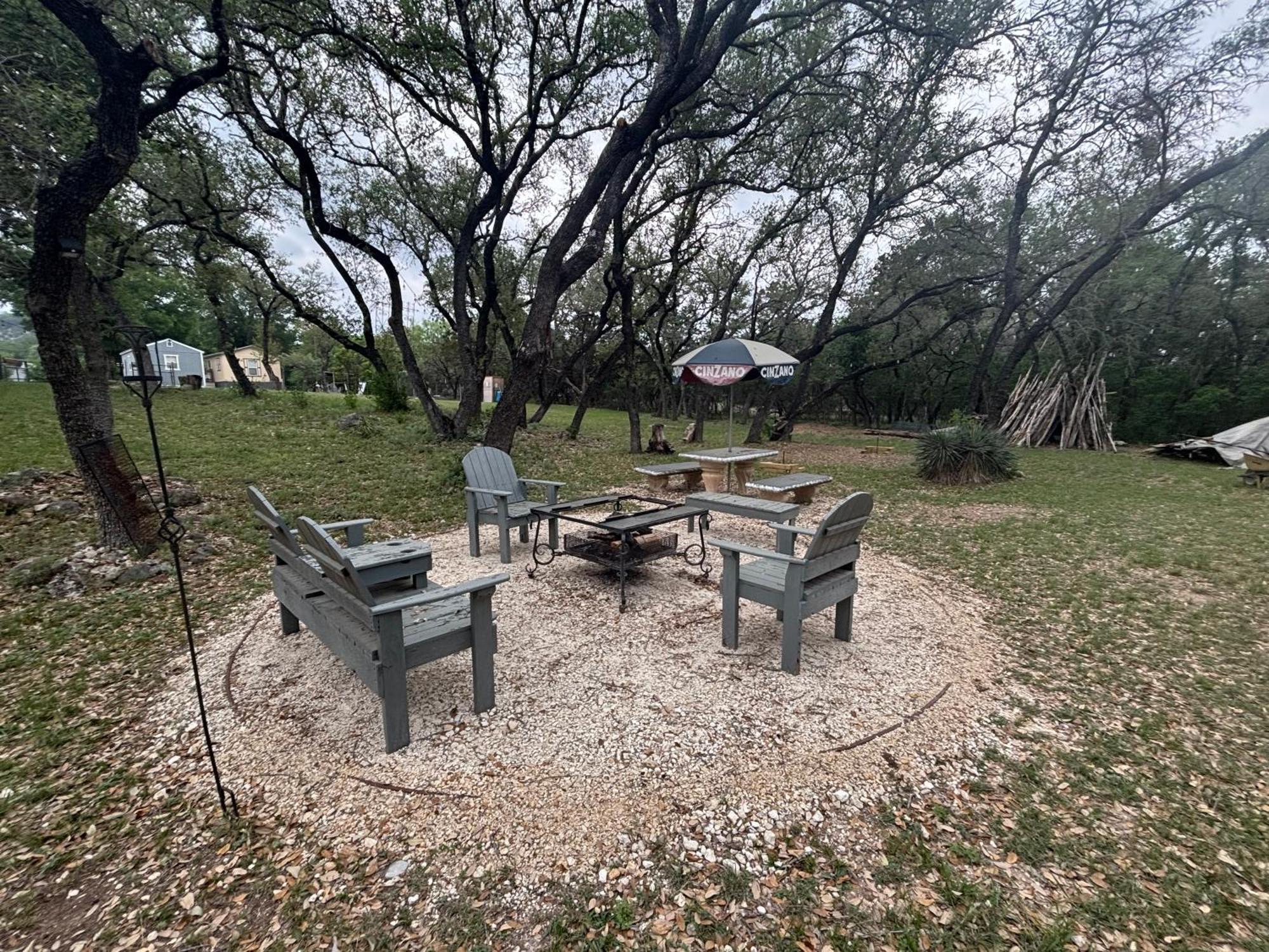 Tiny House - Our Little Piece Of Paradise Lakehills 外观 照片