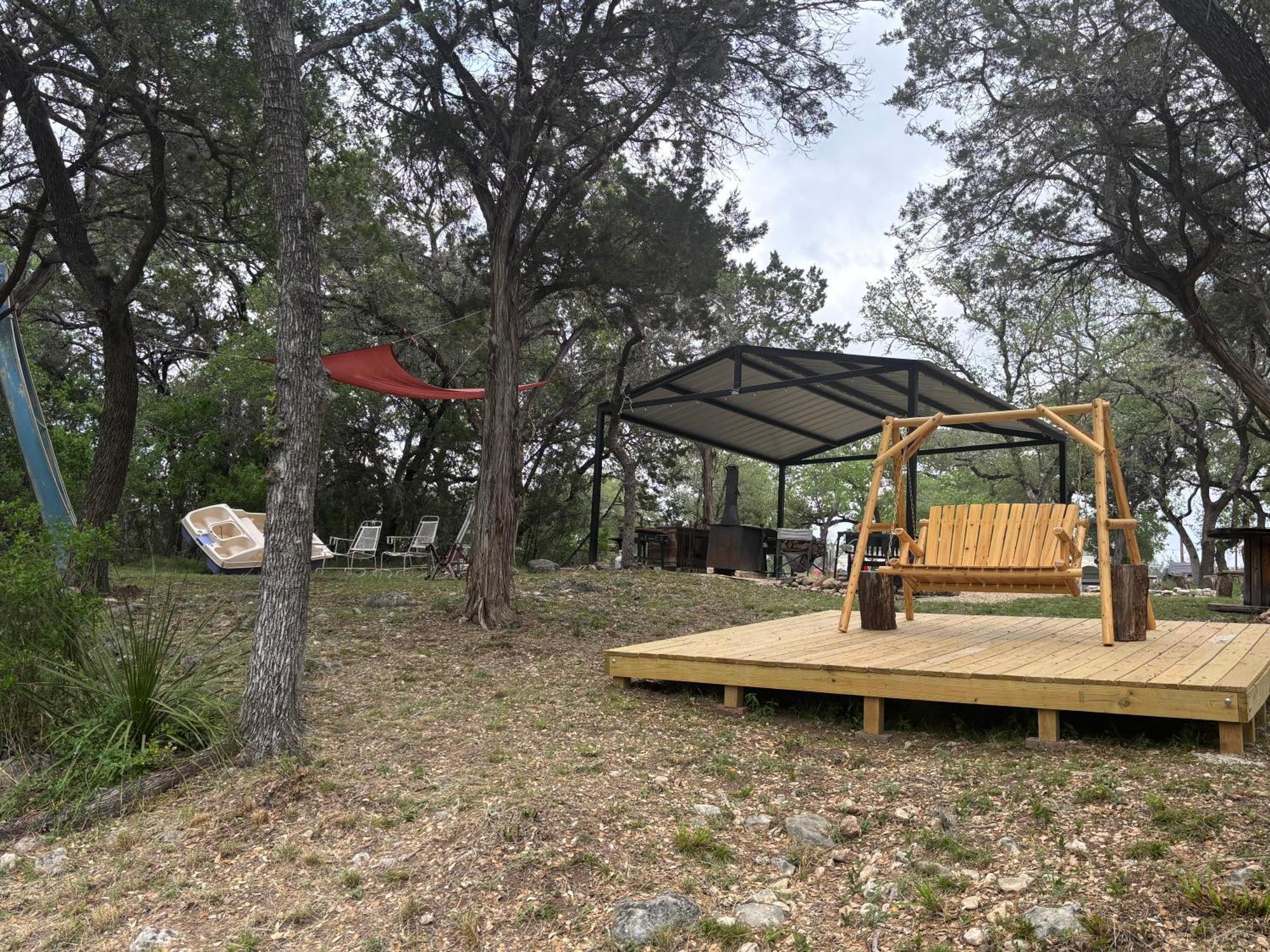 Tiny House - Our Little Piece Of Paradise Lakehills 外观 照片