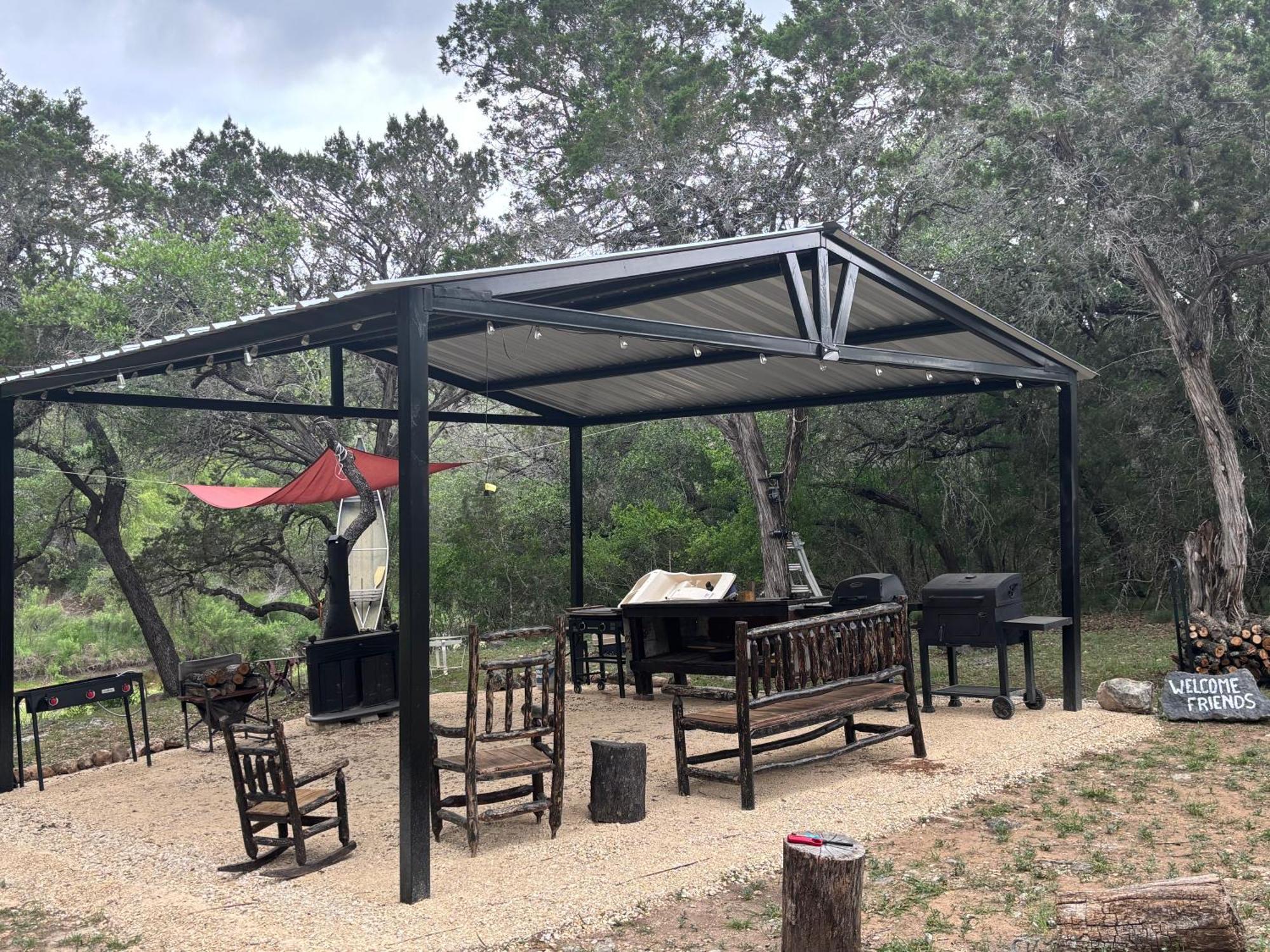 Tiny House - Our Little Piece Of Paradise Lakehills 外观 照片